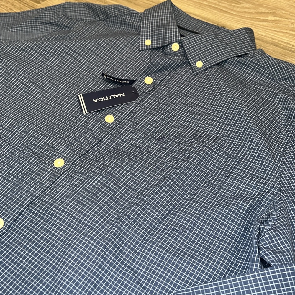 Nautica button down shirt. Size L. NWT - Picture 3 of 5
